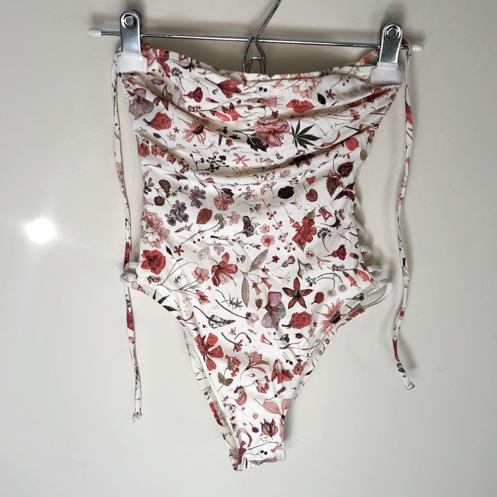 Sexy Cut-out swimsuit with florals
